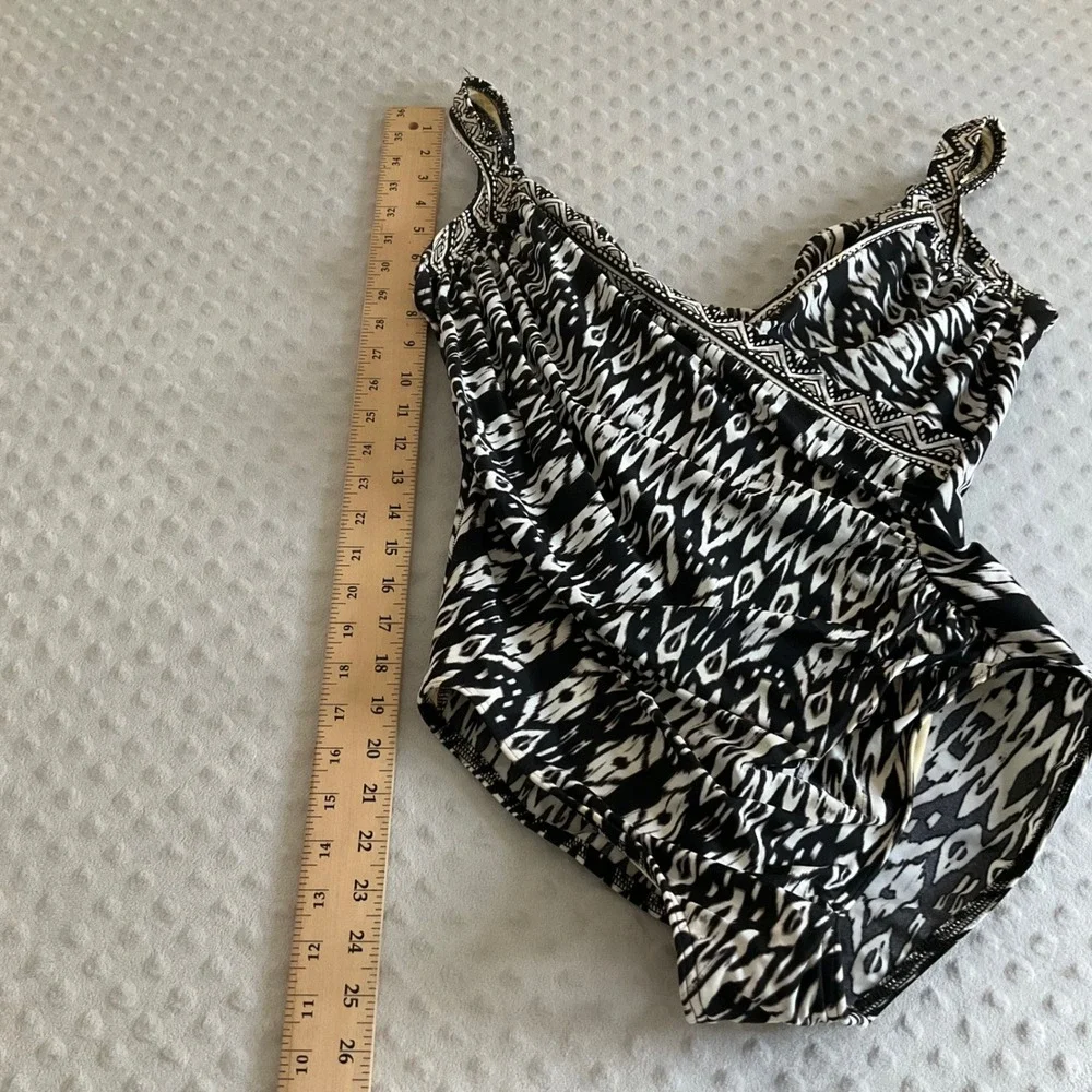 Miraclesuit One Piece Swimsuit Womens 16 Black White Geometric Surplice Ruched